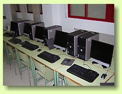 Os novos ordenadore na aula de informtica.